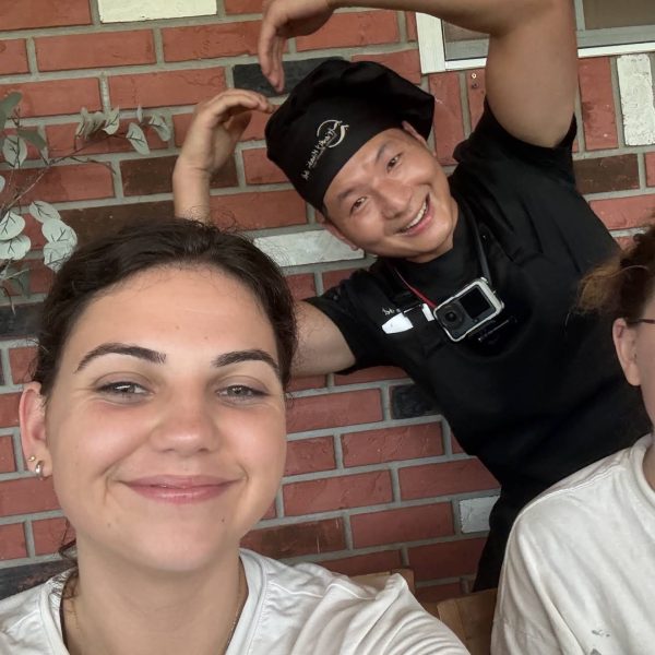 Hibachi chef posing for a fun selfie with happy guests at a private event in Dunedin, Florida